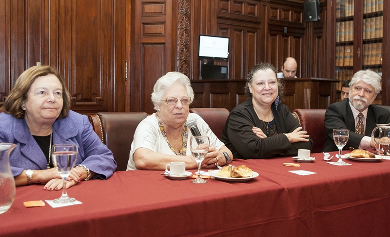 Carmen Argibay encabez una reunin de trabajo con colaboradores de la Oficina de la Mujer de la Corte