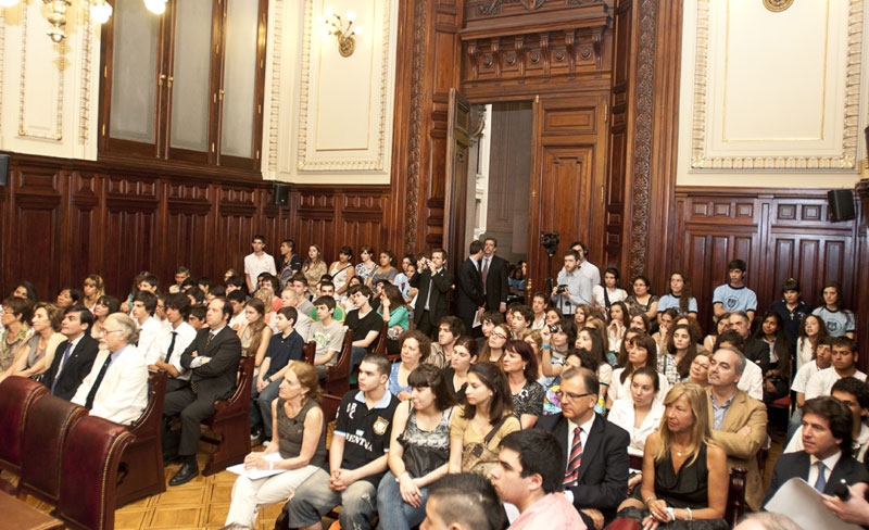 Alumnos hicieron un simulacro de juicio oral y pblico en el marco del programa La Justicia va a la Escuela